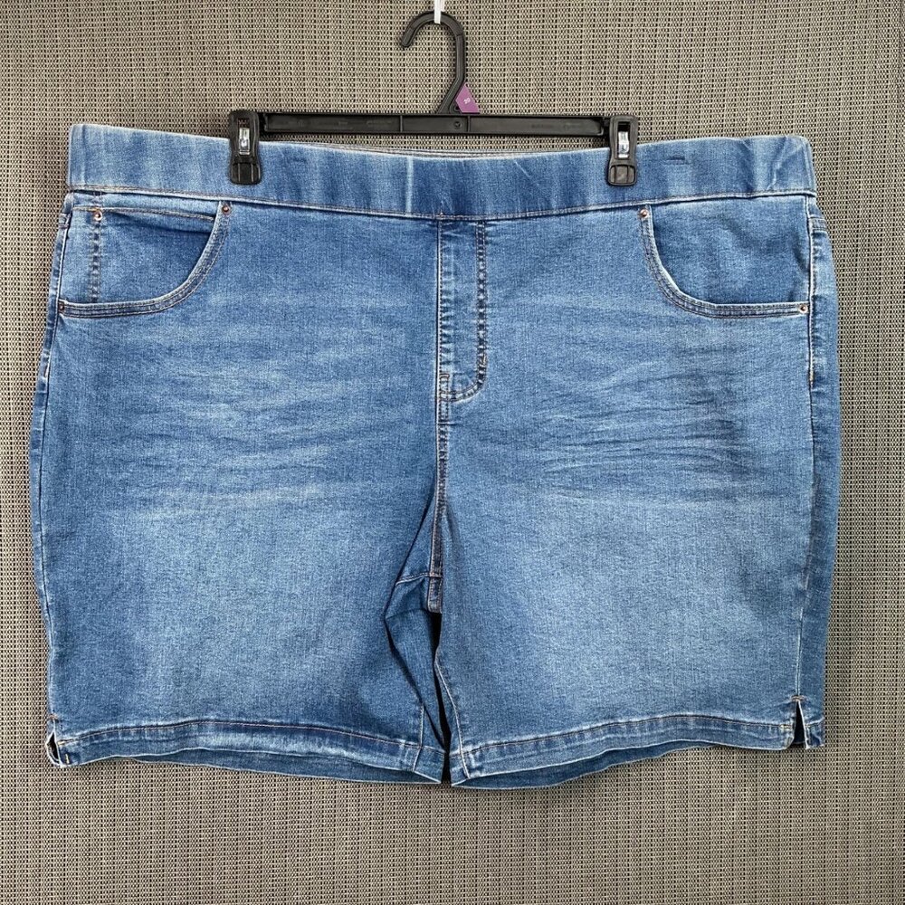 Terra & Sky Women's Blue Plus Size 4X (28W-30W) Pull-On Bermuda Denim Shorts